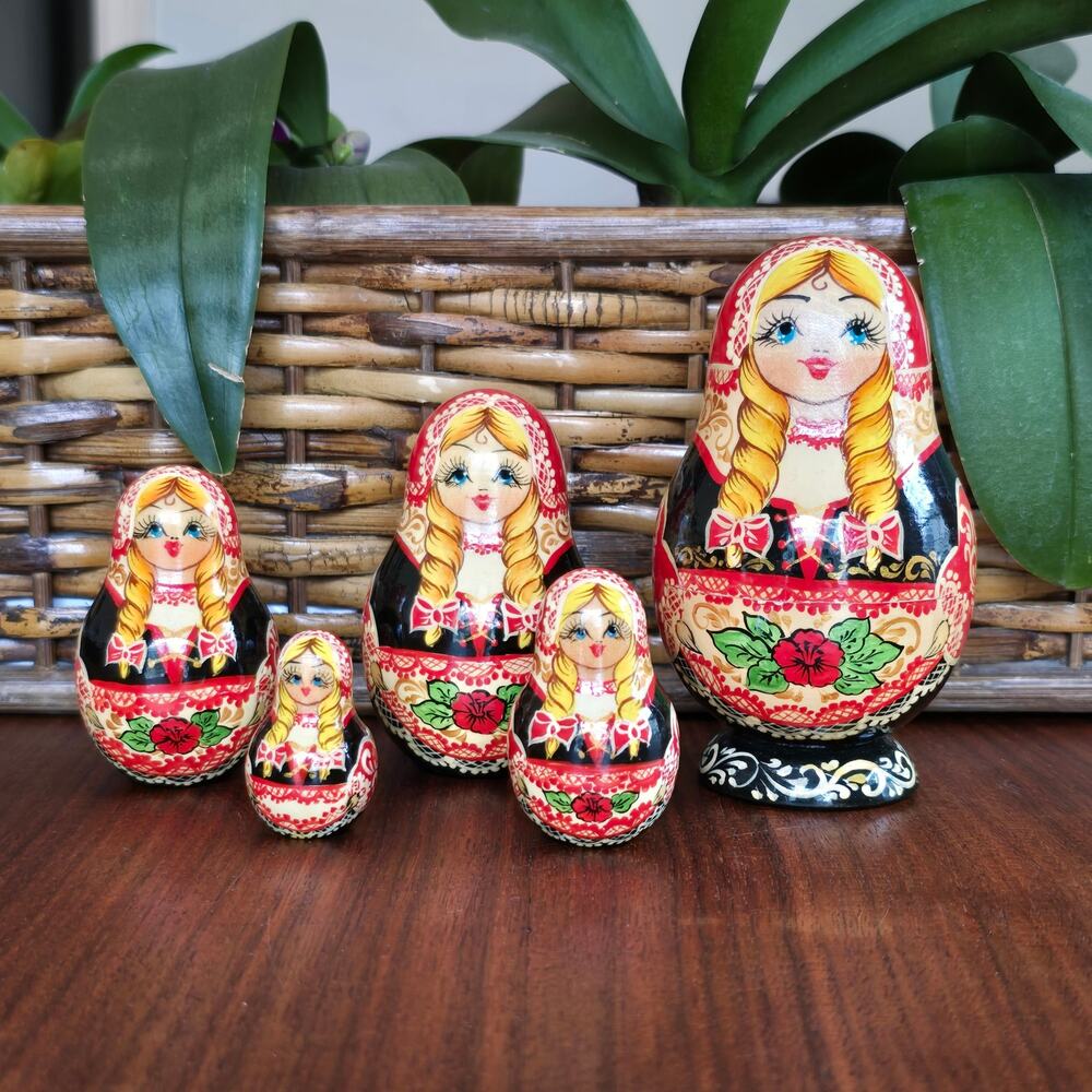 Russian Nesting Dolls Matryoshka Babushka Set of 5 Red Black Traditional Signed